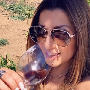 Meet your Posher, Yovana